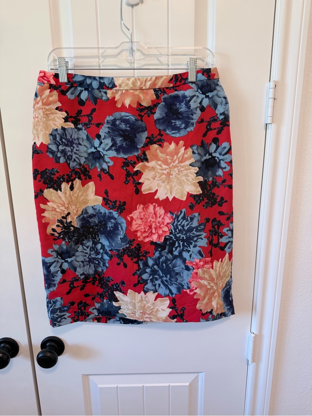 Talbots Size 8 Bold Floral Pencil Skirt Red Blue Workwear